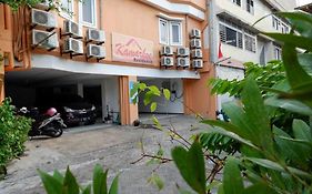 RedDoorz Near Kota Lama Semarang